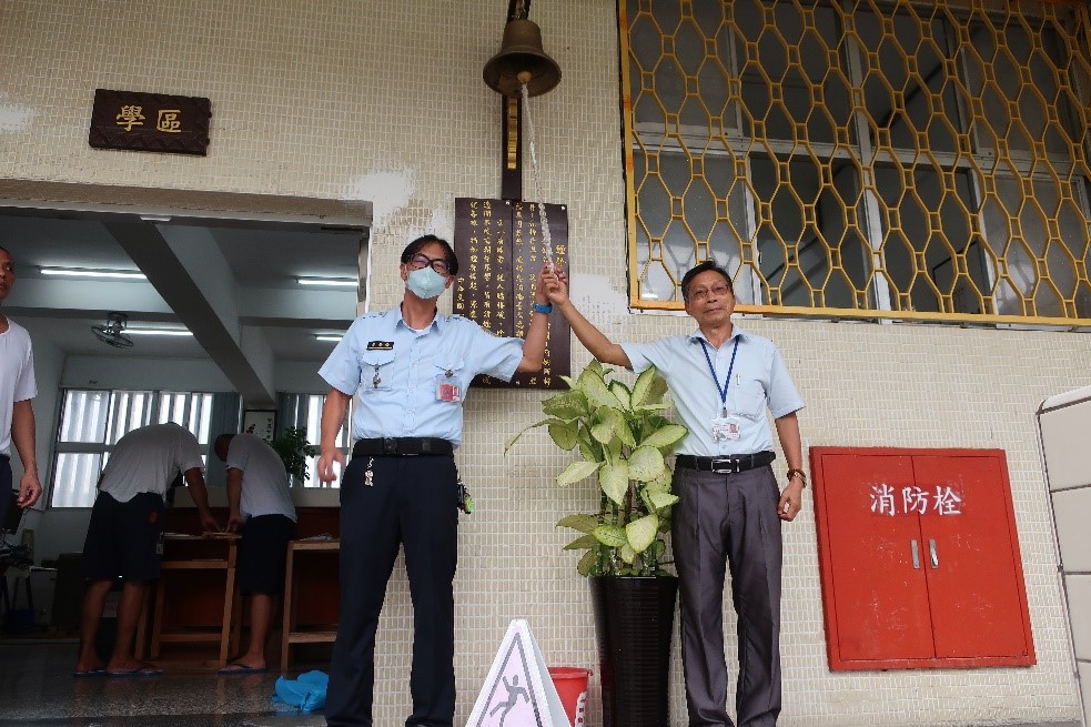 1.潘老師與學區管理同仁合影