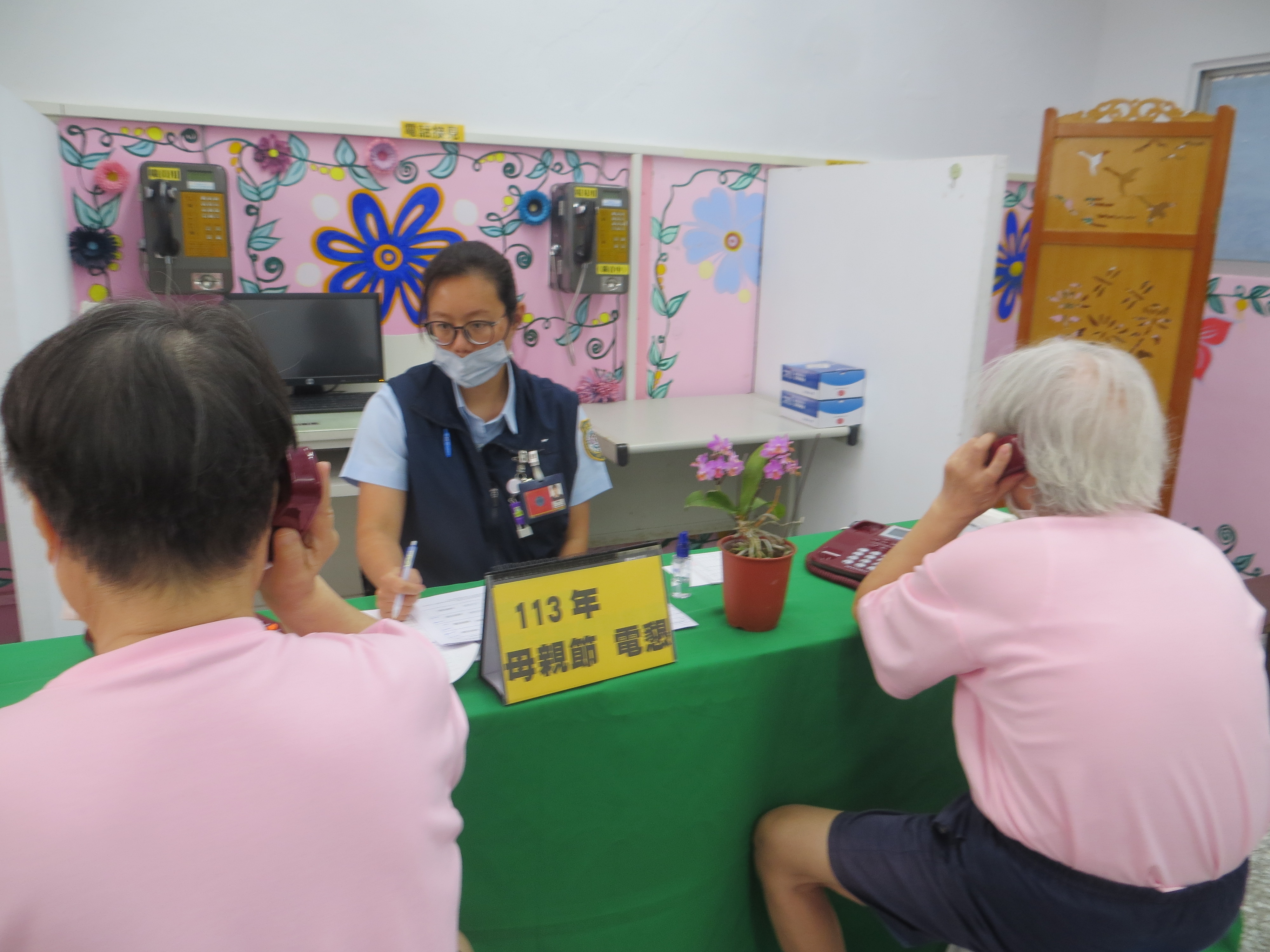 女監收容人也在電話裡勉勵子女，要認真向上走正當的路，不可好高騖遠。