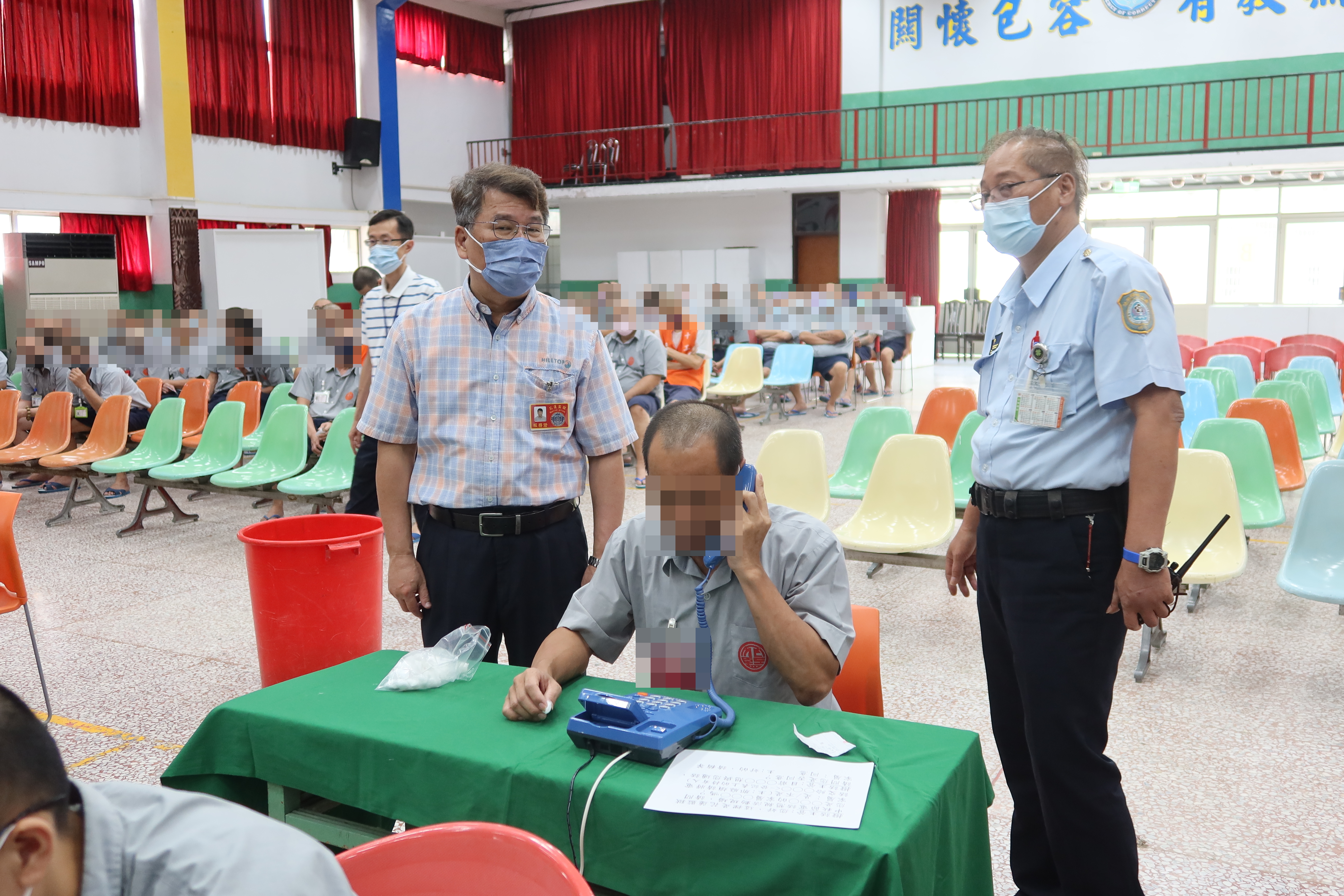 2.本監副典獄長至會場關心活動狀況，並祝福同學中秋節快樂。