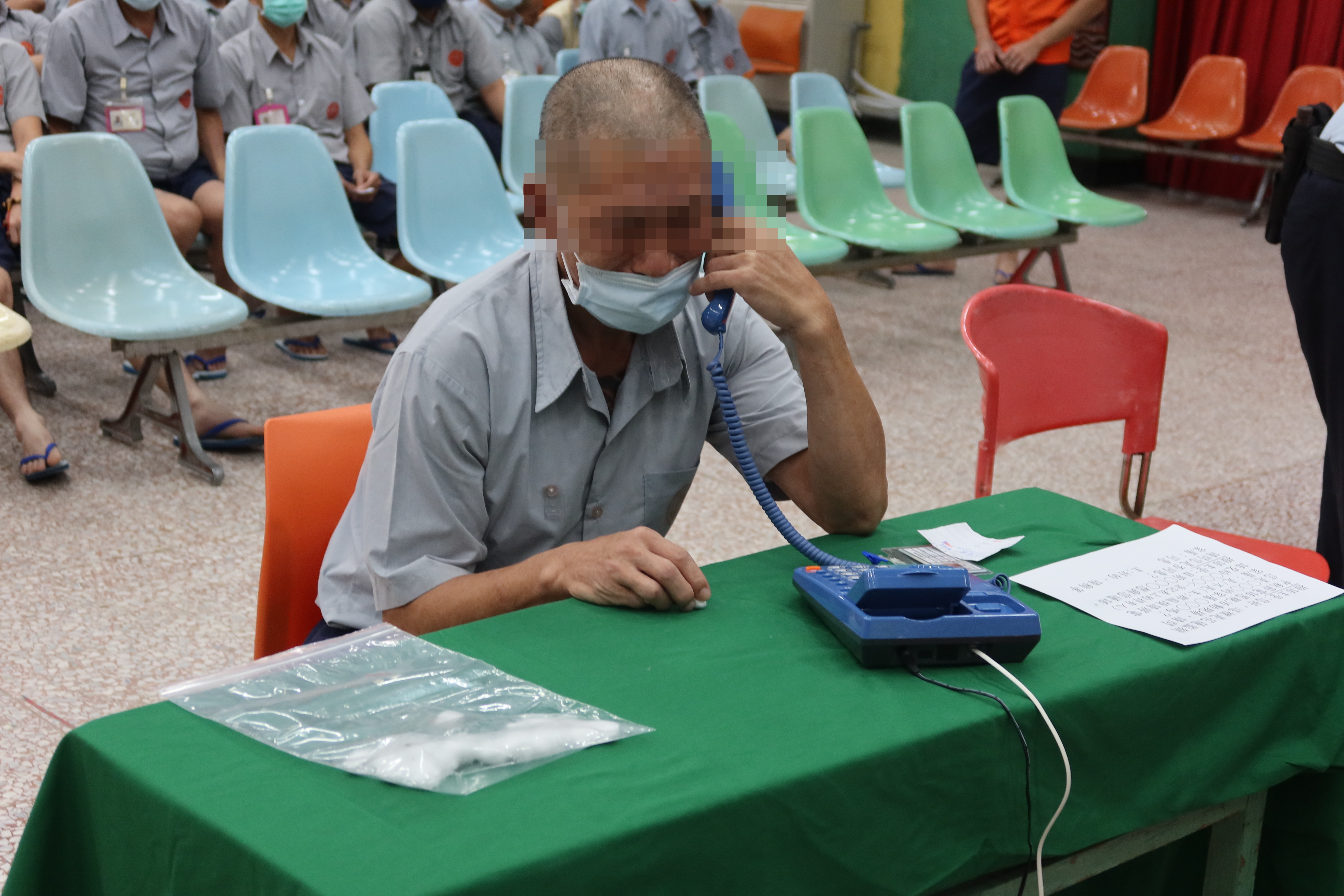 6.聽到久違家人的聲音，不禁潸然淚下