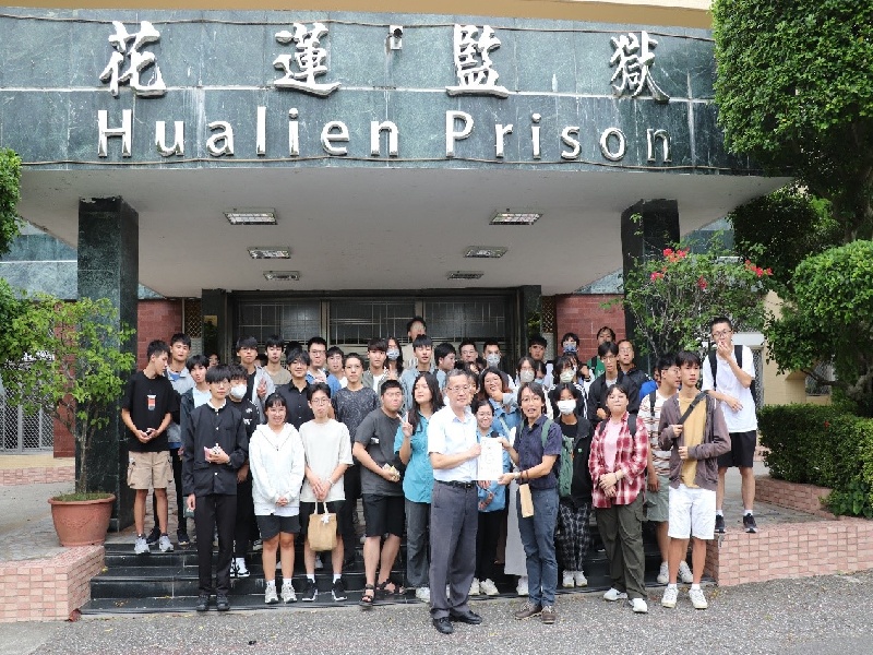 The Professor and students from the Department of Taiwan and Regional Studies at National Dong Hwa   University visited Hualien Prison on October 29, 2024.