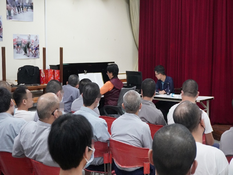 On April 8, 2025, the Tainan Association for the Care of Inmates visited Hualien Prison to conduct a Life Education Program.